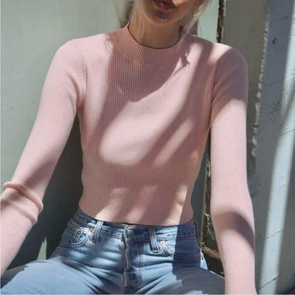 Brandy Melville Brett Turtleneck Top - Picture 4 of 12